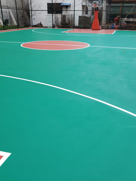 曹妃甸 球场长期使用易出现地面开裂